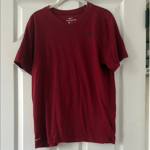 Nike Red Short Sleeve Tee Classic Crew Neck - Picture 1 of 3